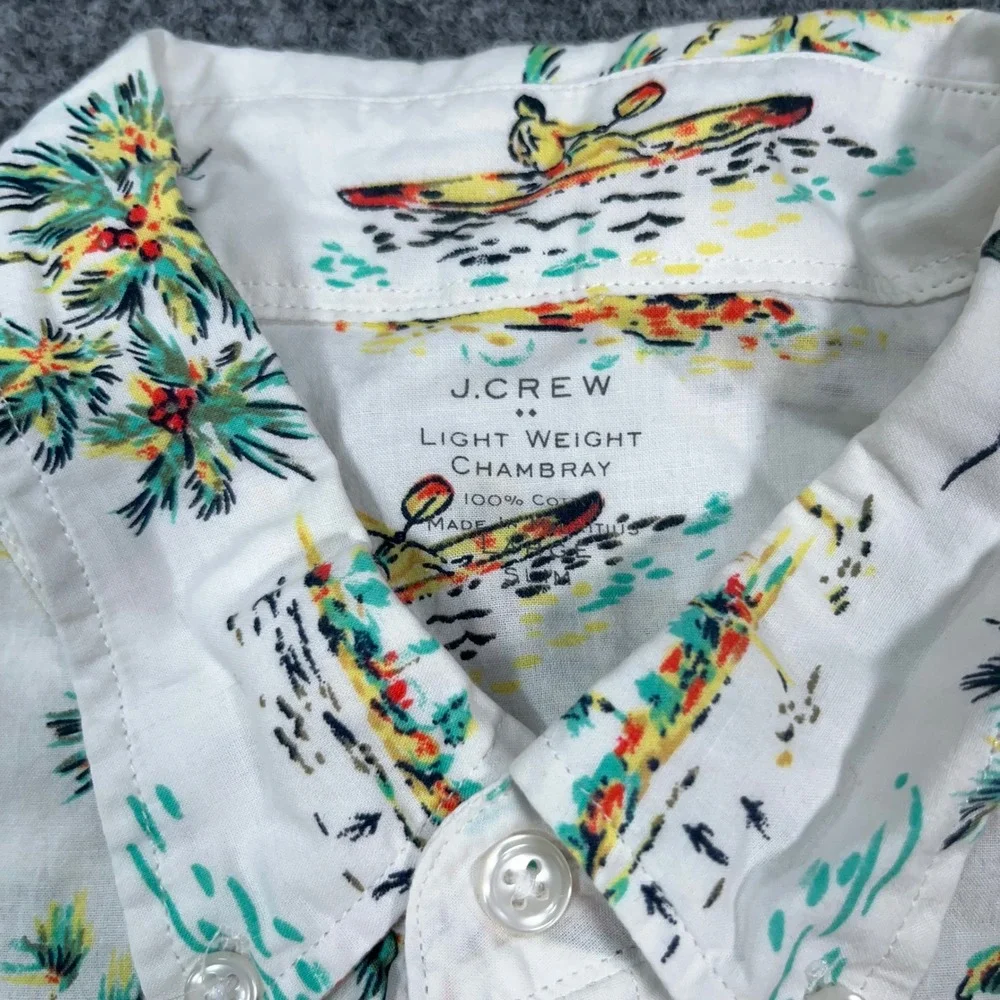 J. Crew Lightweight Chambray Button Down Shirt Mens M Tropical Island AOP White